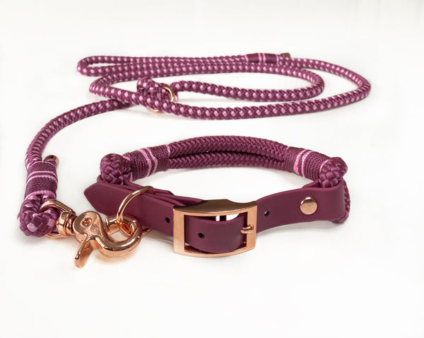 Hundesnor og matchende hundehalsbånd i aubergine-farvet og lyserød med detaljer i rosegold.
